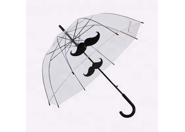 Immagine popolare della barba che stampa le costole trasparenti dell'asse del metallo dell'ombrello della pioggia