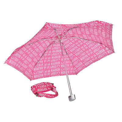 Le lettere rosa modellano l'ombrello di alluminio piegante triplo