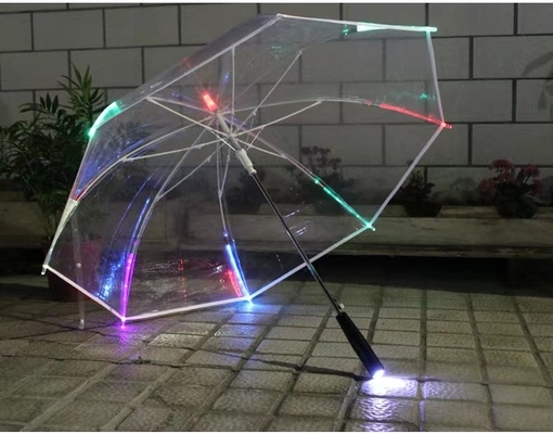 Parasole trasparente da golf con luce a LED per la pioggia con costole in fibra di vetro e albero in alluminio.