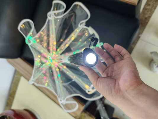 Aggiungi un tocco di colore e funzionalità con l'ombrello creativo LED Lighting POE