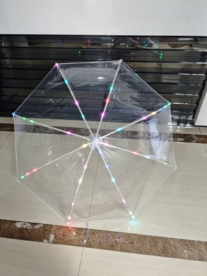 Aggiungi un tocco di colore e funzionalità con l'ombrello creativo LED Lighting POE