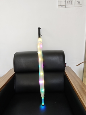 Aggiungi un tocco di colore e funzionalità con l'ombrello creativo LED Lighting POE