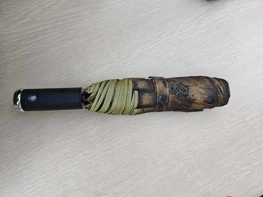 Parasole di sicurezza auto-aperto/chiuso illuminato a LED con fascia riflettente per visibilità notturna