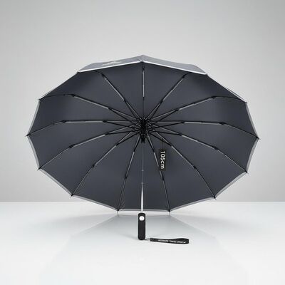 Grande ombrello automatico da viaggio con 105 cm di diametro aperto, costole in fibra di vetro e bordo riflettente