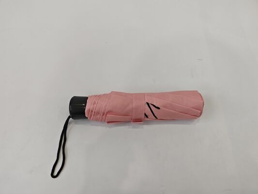 Ombrello turistico pieghevole automatico con apertura e chiusura manuale, dotato di comoda impugnatura rivestita in gomma, design leggero e compatto per viaggiare