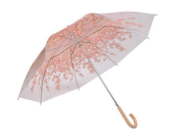 Ombrello trasparente di rosa alla moda delle signore, grande chiaro ombrello della cupola
