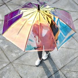 Ombrello trasparente della pioggia dell'ologramma iridescente variopinto per il giorno ventoso della pioggia