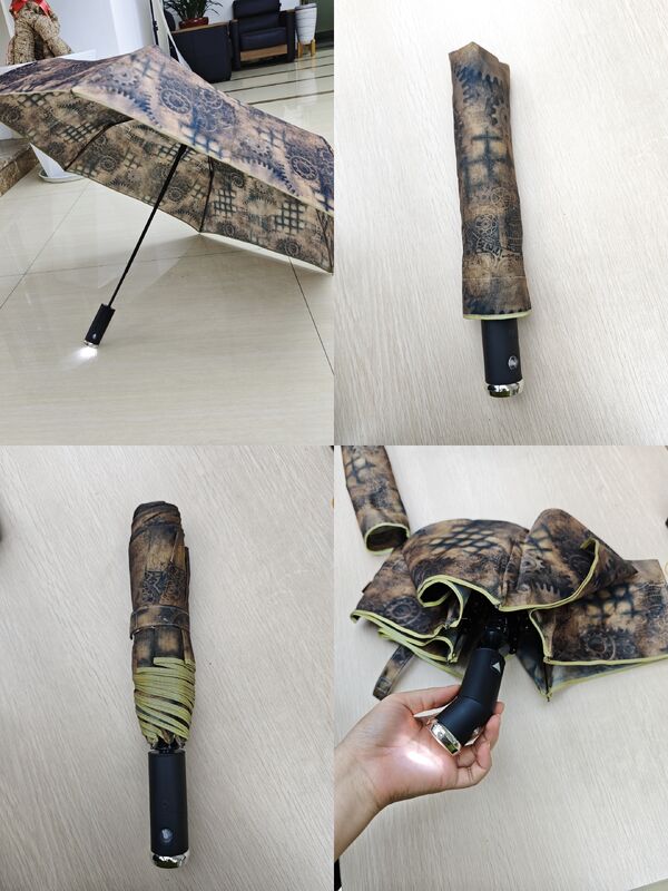 Parasole di sicurezza auto-aperto/chiuso illuminato a LED con fascia riflettente per visibilità notturna