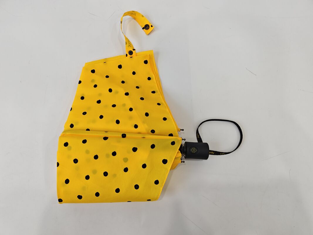 Ombrello da viaggio automatico con diametro aperto di 105 cm, manico con rivestimento in gomma e lunghezza piegato di 26 cm per una facile portabilità